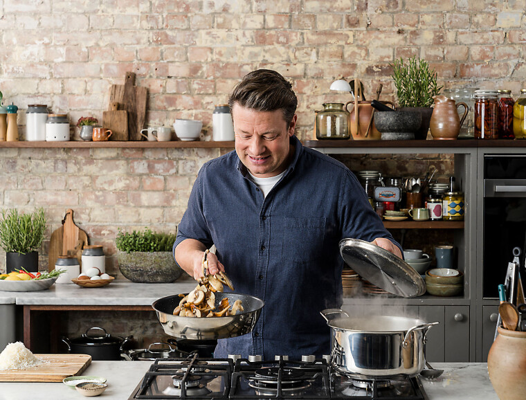 JAMIE OLIVER COOK`S CLASSIC