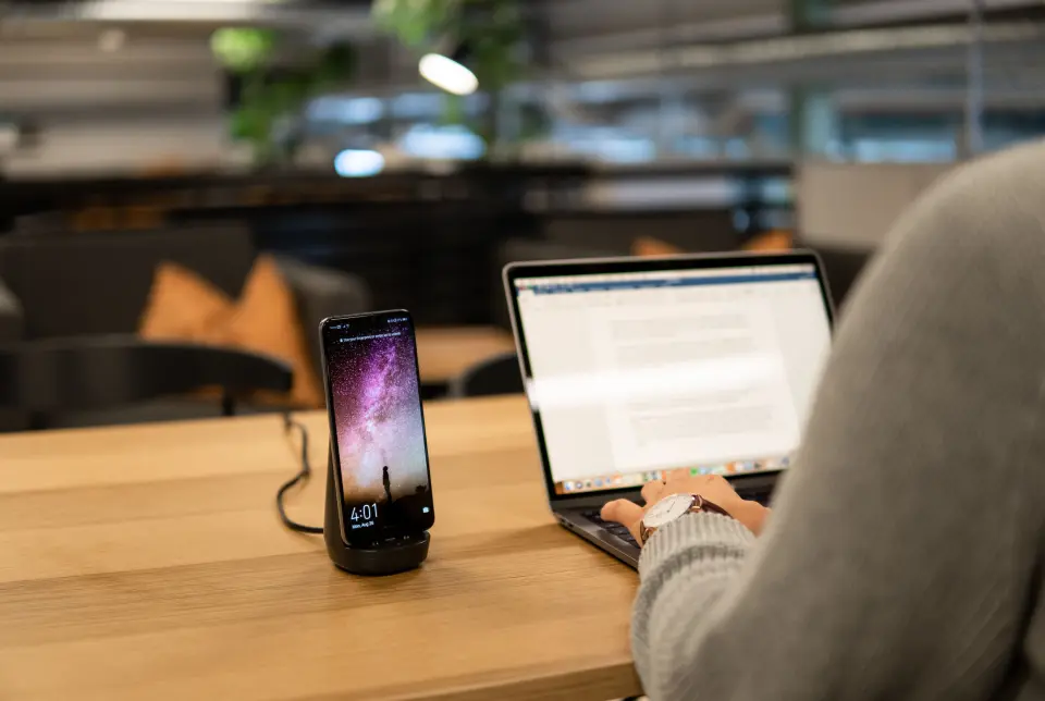 Target United mener mange vil bruke NightSafe som base og lader til mobilen ved siden av PCen. Foto: Target Target United mener mange vil bruke NightSafe som base og lader til mobilen ved siden av PCen. Foto: Target