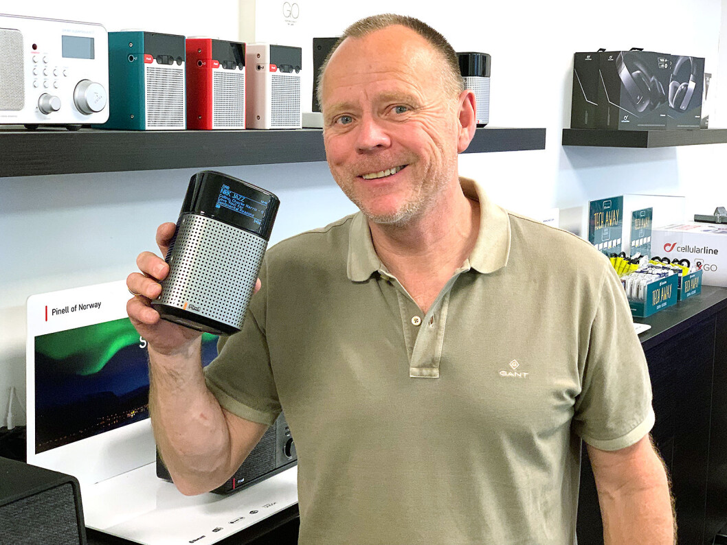 Tom Vedvik med Pinell North, som kommer i salg til høsten til 3.000 kroner. I bakgrunnen Pinell GO. Foto: TT Micro Tom Vedvik med Pinell North, som kommer i salg til høsten til 3.000 kroner. I bakgrunnen Pinell GO. Foto: TT Micro