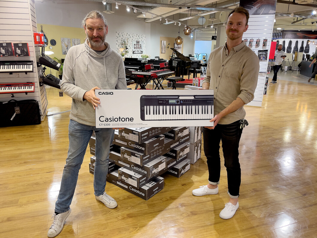 Per Nordengen (t. v.) og Mikael Romundstad i Polysonic Norge AS med Casiotone CT-300. Foto: Stian Sønsteng Per Nordengen (t. v.) og Mikael Romundstad i Polysonic Norge AS med Casiotone CT-300. Foto: Stian Sønsteng