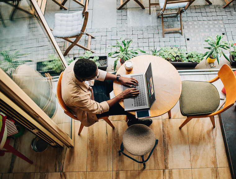 ACER MED PCER FOR SPILL, DESIGN OG REISE