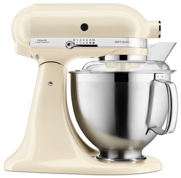 KitchenAid Artisan 5KSM185PS kjøkkenmaskin med vippehode i fargen Almond Cream. Rustfri stålbolle på 4,8 liter. Trådvisp, flatvisp og eltekrok medfølger. Pris: 8.000,- Foto: KitchenAid KitchenAid Artisan 5KSM185PS kjøkkenmaskin med vippehode i fargen Almond Cream. Rustfri stålbolle på 4,8 liter. Trådvisp, flatvisp og eltekrok medfølger. Pris: 8.000,- Foto: KitchenAid