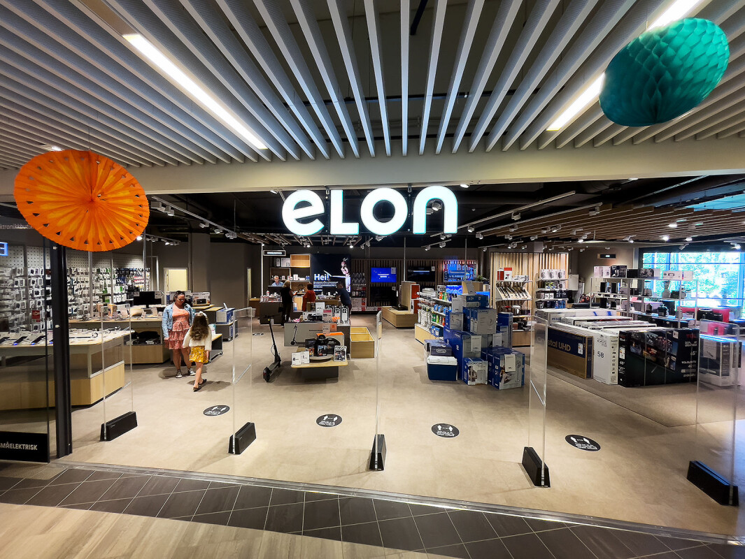 Elon Raufoss har store vindusflater og innganger for kundene som går gjennom Amfi kjøpesenter. Foto: Stian Sønsteng Elon Raufoss har store vindusflater og innganger for kundene som går gjennom Amfi kjøpesenter. Foto: Stian Sønsteng