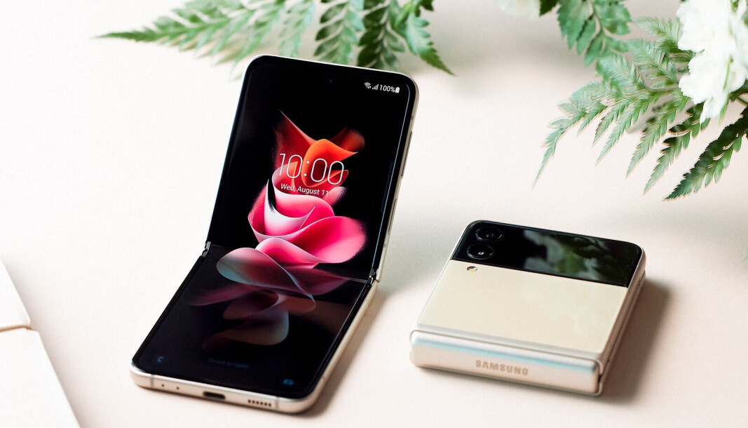 Samsungs nyeste foldemobiler, her Flip Z 3, blir betraktelig mer tilgjengelige enn forgjengerne. Foto: Samsung Samsungs nyeste foldemobiler, her Flip Z 3, blir betraktelig mer tilgjengelige enn forgjengerne. Foto: Samsung