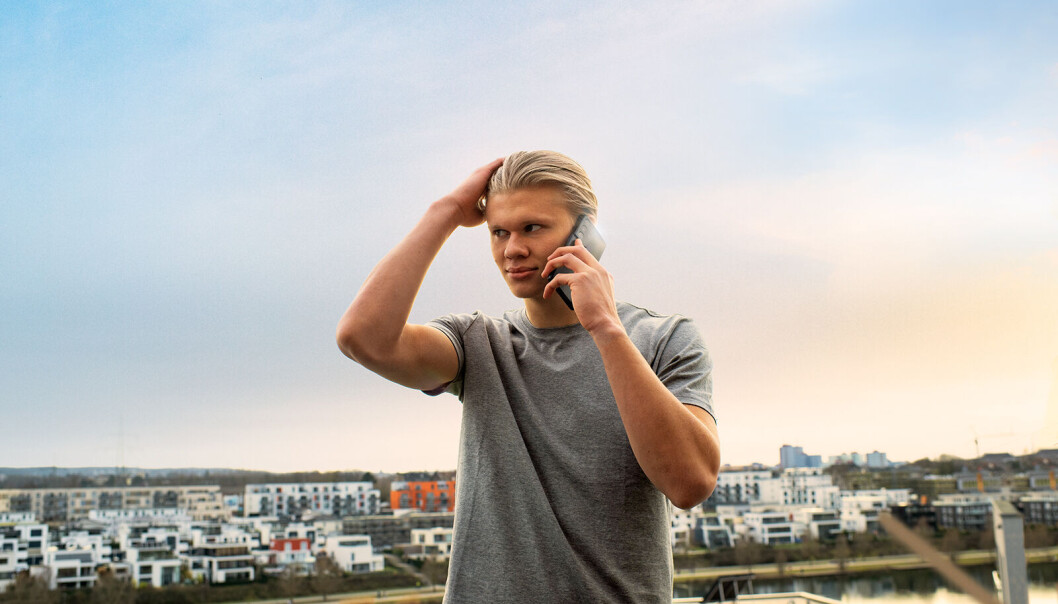 Erling Braut Haaland har vært ambassadør for Samsung siden i fjor vår, og skal fronte de nye brettemobilene. Foto: Samsung Erling Braut Haaland har vært ambassadør for Samsung siden i fjor vår, og skal fronte de nye brettemobilene. Foto: Samsung