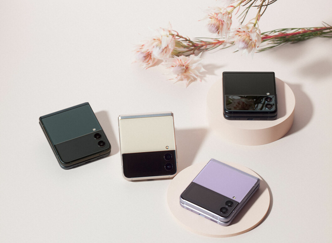 Flip Z 3 kommer i fire farger i norske butikker, men på Samsungs hjemmeside kan man finne og bestille flere fargekombinasjoner. Foto: Samsung