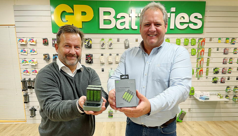 Bernt Sivertsen (t. v.) og Trond Presterud Andersen er nordiske nøkkelkundesjefer med ansvar for GP Batteries i GPBM Nordic. Foto: Stian Sønsteng