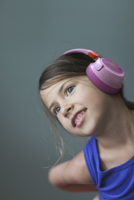 JBL JR460NC er selskapets første hodetelefoner for barn med aktiv støyreduksjon. Pris: 1.000,- Foto: Harman