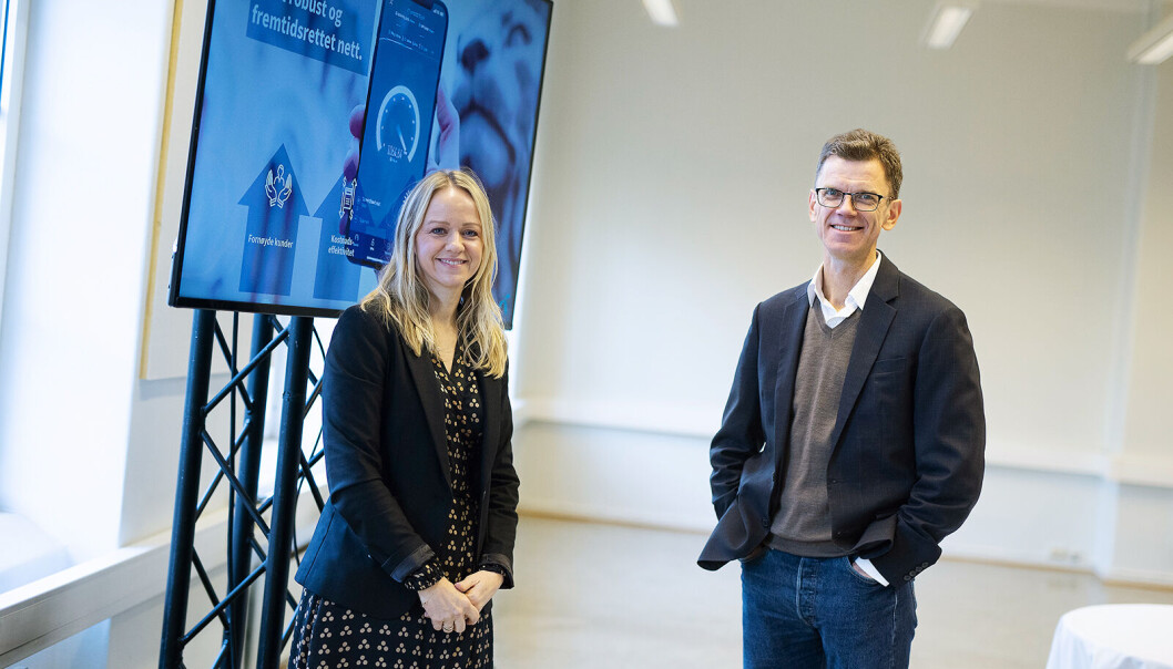 Administrerende direktør Petter-Børre Furberg og leder for TV og bredbånd Camilla Amundsen i Telenor. Foto: Martin Fjellanger, Telenor Administrerende direktør Petter-Børre Furberg og leder for TV og bredbånd Camilla Amundsen i Telenor. Foto: Martin Fjellanger, Telenor