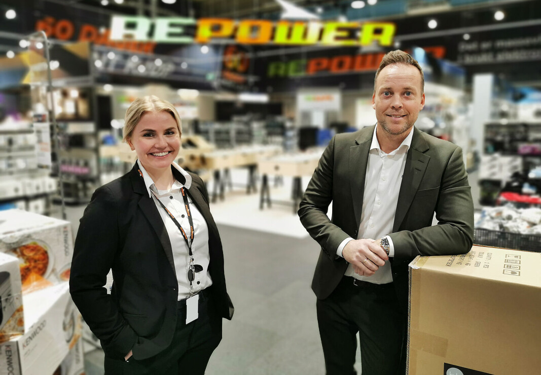 Prosjektleder Ine Opseth og administrerende direktør Anders Nilsen i Power Norge foran RePower-butikken ved Power Alnabru. Foto: Stian Sønsteng Prosjektleder Ine Opseth og administrerende direktør Anders Nilsen i Power Norge foran RePower-butikken ved Power Alnabru. Foto: Stian Sønsteng