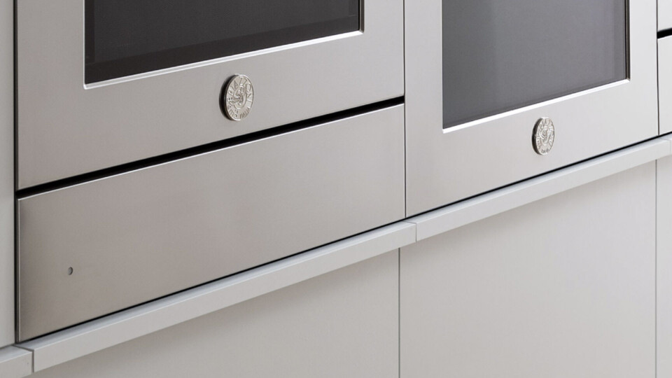 Bertazzoni F457PROVTX med varmeskuff under. Foto: Bertazzoni