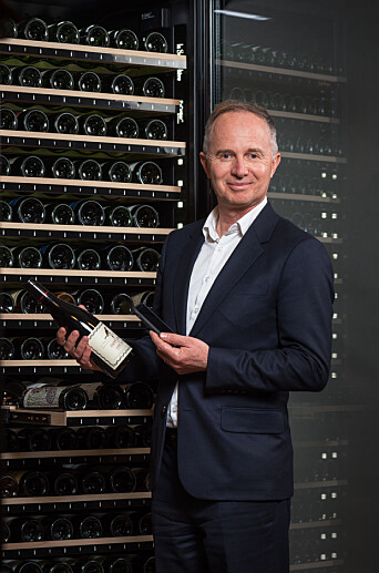 Administrerende direktør Didier Grychta i Frio Group med app-vinskapet E-cellar. Foto: Frio Group Administrerende direktør Didier Grychta i Frio Group med app-vinskapet E-cellar. Foto: Frio Group