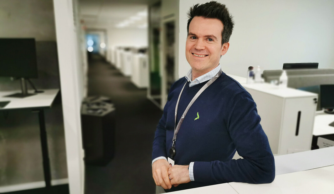 Når vi møter Trygve Hillesland den 1. februar er han alene på jobb i kontorene til Elkjøp Norge i Nydalen i Oslo. Foto: Stian Sønsteng Når vi møter Trygve Hillesland den 1. februar er han alene på jobb i kontorene til Elkjøp Norge i Nydalen i Oslo. Foto: Stian Sønsteng