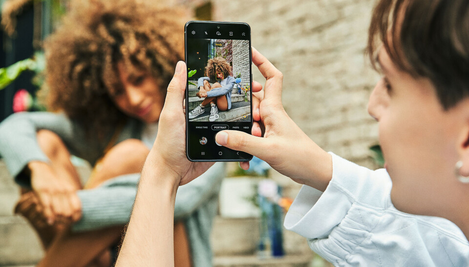 Nordmenn beholder nå mobilen sin i neste tre år før de bytter. Foto: Samsung