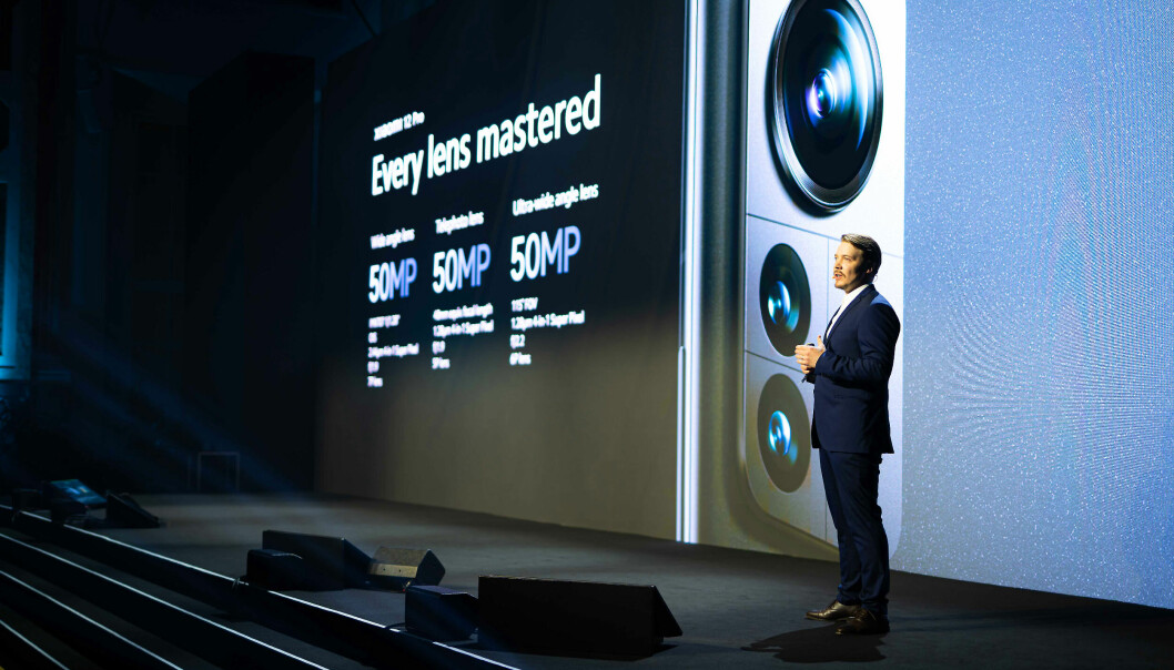 Pekko Honkasalo, salgssjef i Xiaomi Technology, skrøt av fotoegenskapene i den nye 12-serien. Foto: Xiaomi