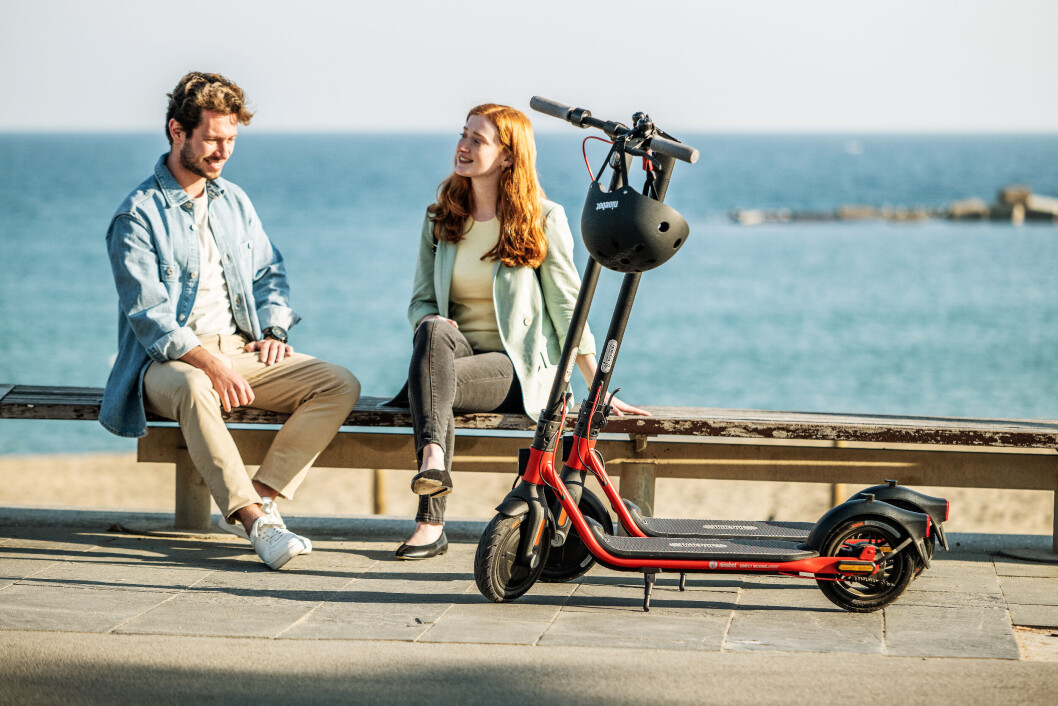 Ninebot KickScooter D-serien kommer i modellene D18E, D28E og D38E, der tallet i modellnumrene refererer til rekkevidden. Foto: Segway-Ninebot Ninebot KickScooter D-serien kommer i modellene D18E, D28E og D38E, der tallet i modellnumrene refererer til rekkevidden. Foto: Segway-Ninebot
