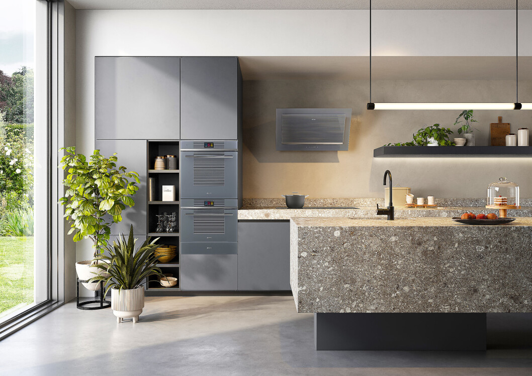 Toppmodellen Smeg Galileo OmniChef i Linea-linjen, har både varme, mikrobølger og damp. Foto: Smeg Toppmodellen Smeg Galileo OmniChef i Linea-linjen, har både varme, mikrobølger og damp. Foto: Smeg