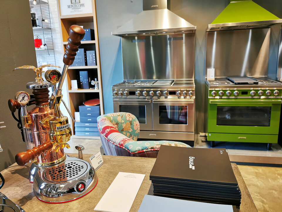 I 2019 kjøpte Smeg den italienske produsenten av kaffemaskiner, La Pavoni. Fra Smegs konseptbutikk i Stockholm. Foto: Stian Sønsteng
