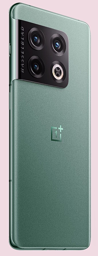 OnePlus 10 Pro har et hovedkamera på 48 MP, vidvinkelen går til hele 150 grader og er på 50 MP, mens telefotokameraet med 3,3 ganger zoom er på 8MP. Lysstyrken er henholdsvis f/1,8, f/2,2 og f/2,4. Foto: OnePlus OnePlus 10 Pro har et hovedkamera på 48 MP, vidvinkelen går til hele 150 grader og er på 50 MP, mens telefotokameraet med 3,3 ganger zoom er på 8MP. Lysstyrken er henholdsvis f/1,8, f/2,2 og f/2,4. Foto: OnePlus