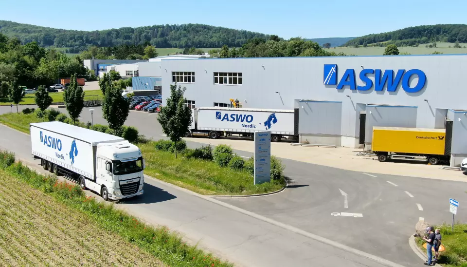 Hver dag går det to lastebiler på flytende naturgass med varer fra Aswos hovedlager i Tyskland, med varer til deres nordiske kunder. Foto: Aswo