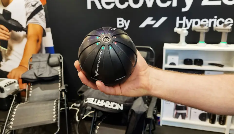 Massasjerullen Vyper og massasjeballen Hypersphere er enkle ta med på trening eller reise. Foto: Jan Røsholm Massasjerullen Vyper og massasjeballen Hypersphere er enkle ta med på trening eller reise. Foto: Jan Røsholm