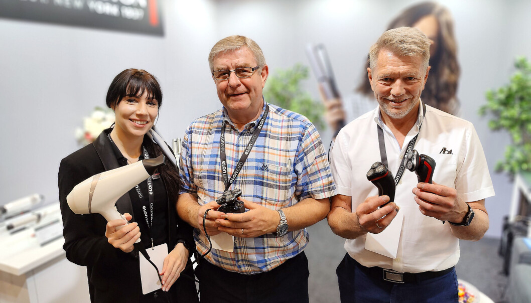 Beatrice Larsson (f. v.) i Spectrumbrands sammen med Alf Einar Nygård og Roger Berg i Target viste Remingtons produkter på Elon Expo. Foto: Stian Sønsteng Beatrice Larsson (f. v.) i Spectrumbrands sammen med Alf Einar Nygård og Roger Berg i Target viste Remingtons produkter på Elon Expo. Foto: Stian Sønsteng