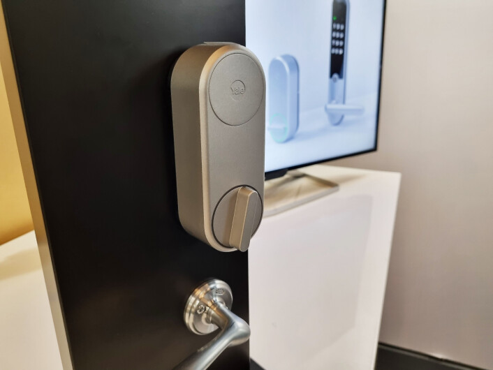 Yale Linus har en elektronisk låskasse på baksiden, og brukes der det er krav til nøkkel på utsiden. Foto: Jan Røsholm Yale Linus har en elektronisk låskasse på baksiden, og brukes der det er krav til nøkkel på utsiden. Foto: Jan Røsholm