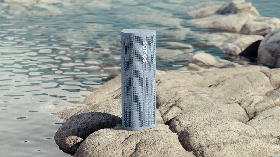 Sonos Roam i fargen Wave, inspirert av «roen i kystenes strender og hageoaser ved bassenget». Pris: 2.000,- Foto: Sonos