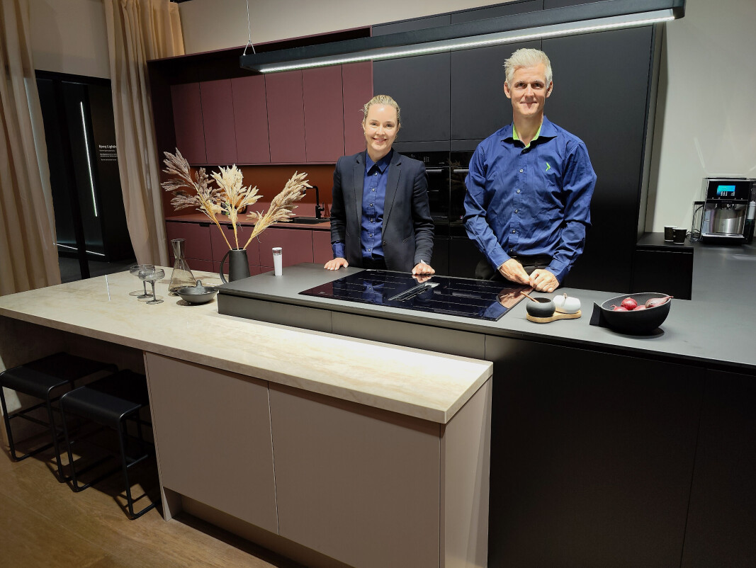 Kategoridirektør Janicke Mathisen og salgsdirektør Rune Eriksen har nordisk ansvar for Elkjøps Epoq-kjøkken. Foto: Stian Sønsteng Kategoridirektør Janicke Mathisen og salgsdirektør Rune Eriksen har nordisk ansvar for Elkjøps Epoq-kjøkken. Foto: Stian Sønsteng