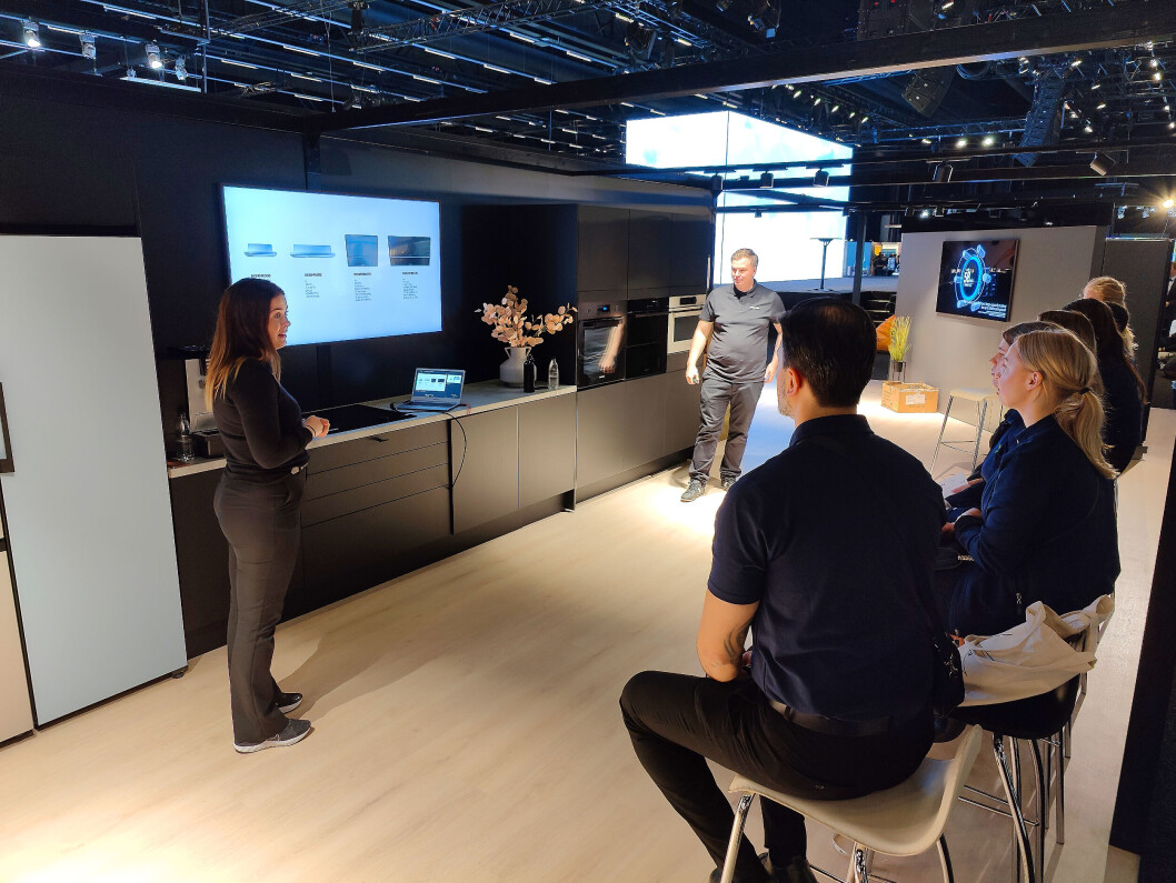 På Campus bruker Samsung kjøkkenutstillingen til Epoq til produkttrening, i tillegg til sin egen utstilling. Foto: Stian Sønsteng På Campus bruker Samsung kjøkkenutstillingen til Epoq til produkttrening, i tillegg til sin egen utstilling. Foto: Stian Sønsteng