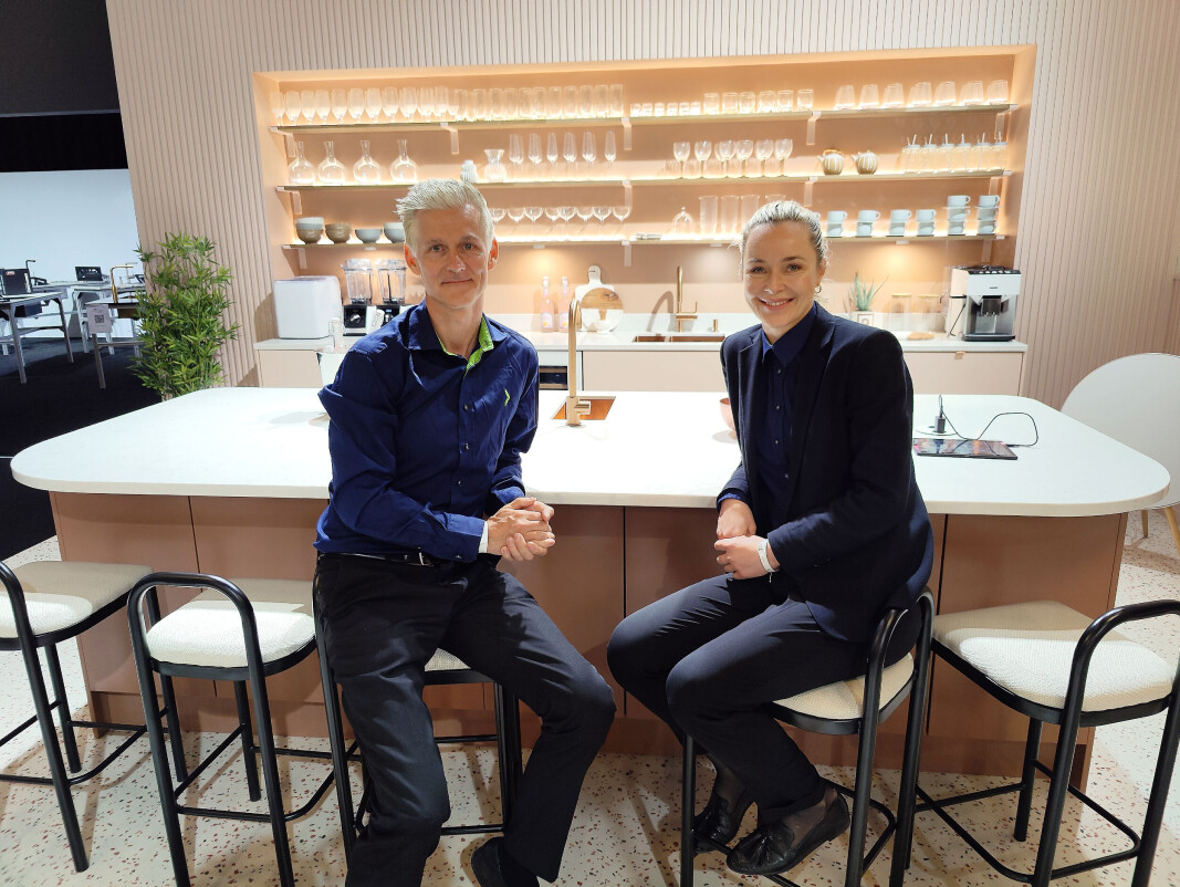Kategoridirektør Janicke Mathisen og salgsdirektør Rune Eriksen i Epoq-utstillingen på Elkjøps Campus-messe. Foto: Stian Sønsteng Kategoridirektør Janicke Mathisen og salgsdirektør Rune Eriksen i Epoq-utstillingen på Elkjøps Campus-messe. Foto: Stian Sønsteng