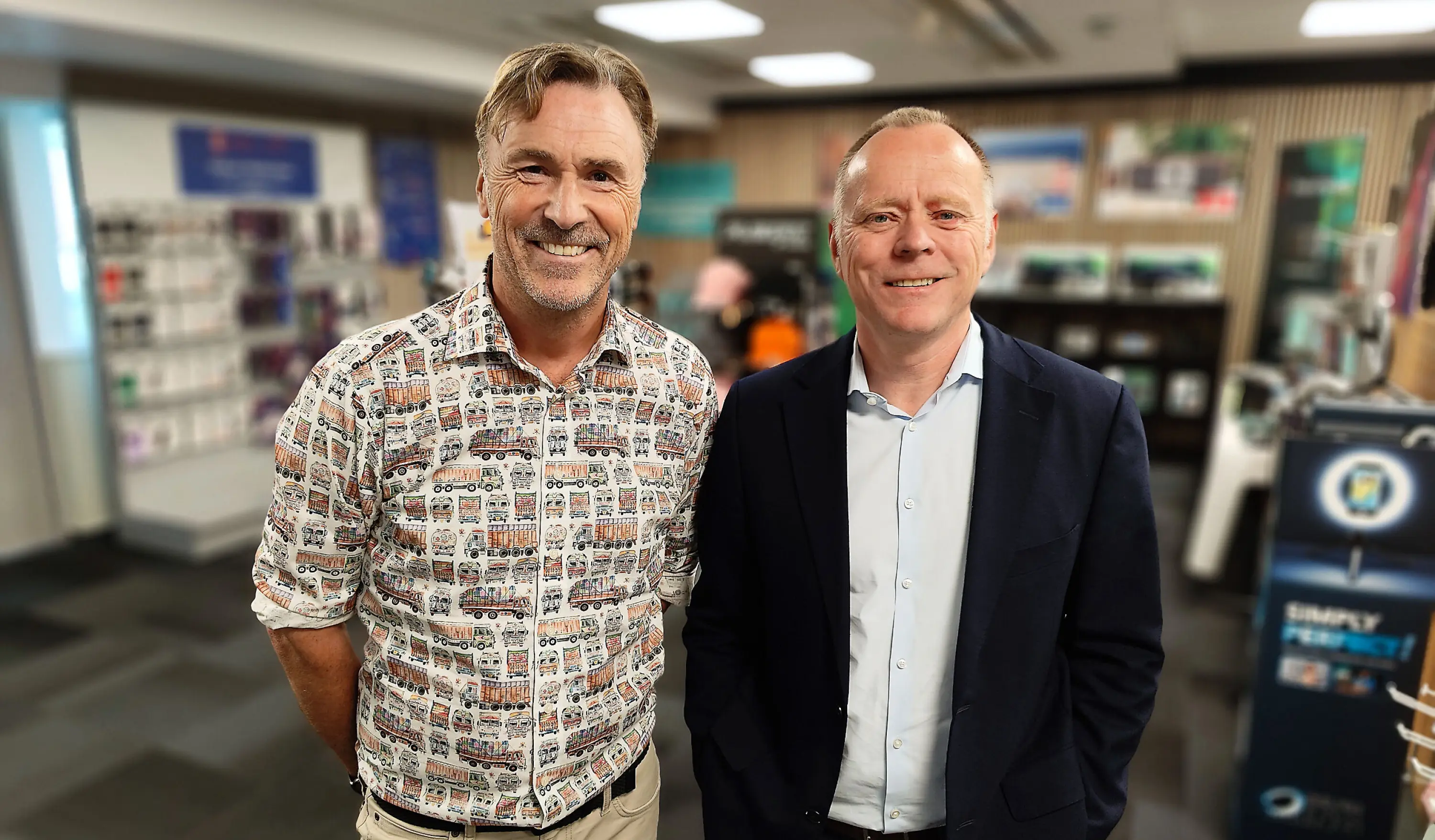 Johan Cheng Falkström (t. v.) i Gandalf Distribution og Tom Vedvik i TT Micro fortsetter samarbeidet, der målet er å etablere et fellesforetak. Foto: Stian Sønsteng Johan Cheng Falkström (t. v.) i Gandalf Distribution og Tom Vedvik i TT Micro fortsetter samarbeidet, der målet er å etablere et fellesforetak. Foto: Stian Sønsteng