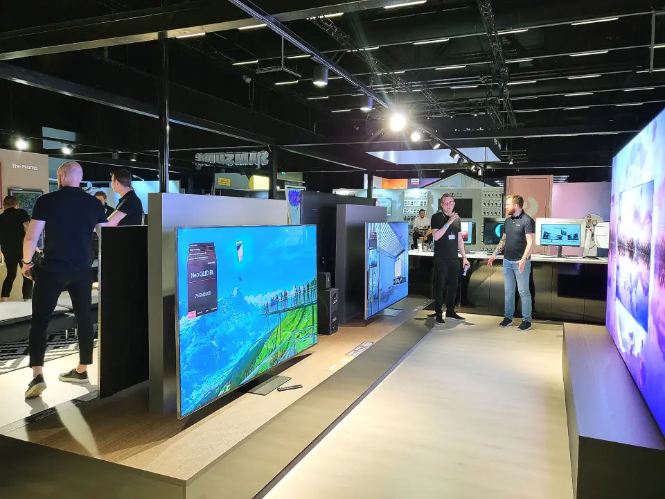 Samsung hadde med 13 ulike TV-modeller til Elkjøp Campus. Foto: Marte Ottemo Samsung hadde med 13 ulike TV-modeller til Elkjøp Campus. Foto: Marte Ottemo