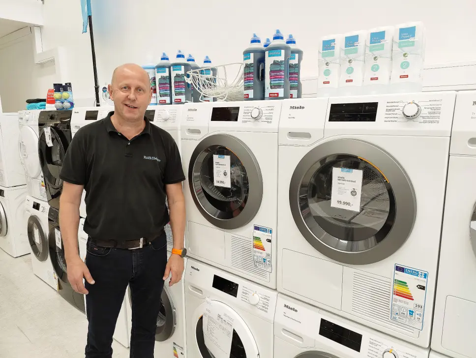 Svein Kristian Vikstøl har ansvaret for butikken til Rolfs Elektro i Sørlandsparken. Foto: Stian Sønsteng Svein Kristian Vikstøl har ansvaret for butikken til Rolfs Elektro i Sørlandsparken. Foto: Stian Sønsteng
