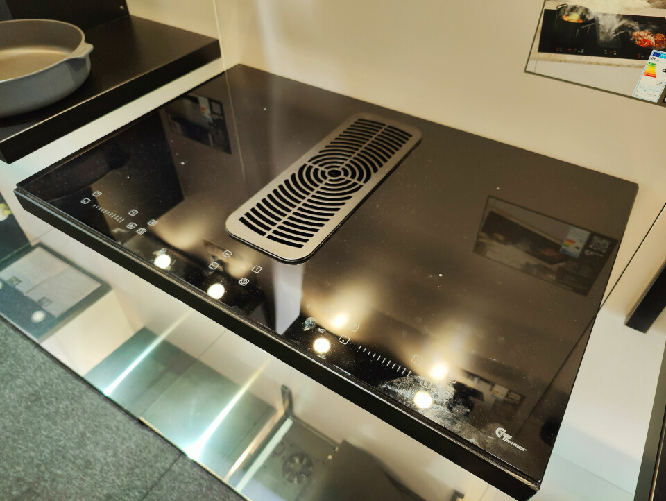 Platetopper med integrert ventilator står for 50-60 prosent av Thermex salg hos kjøkkenforhandlerne. Foto: Stian Sønsteng