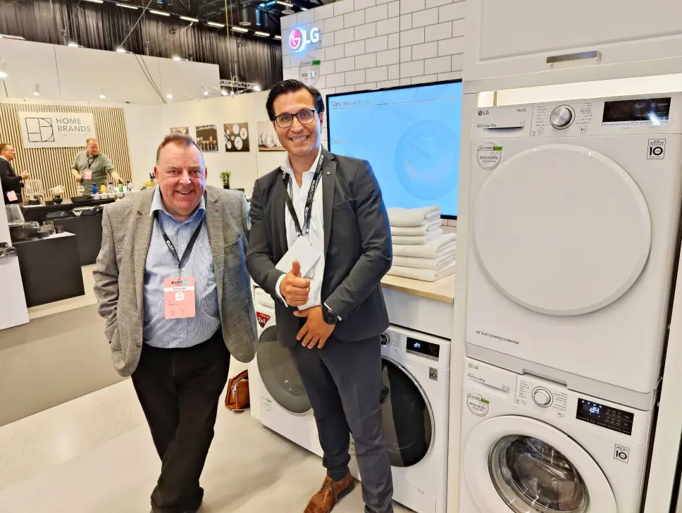 Andrew Mackay (t. v.) og Isa Tirpan i LG Electronics Nordic deltar på Elon Expo i Örebro. Foto: Stian Sønsteng Andrew Mackay (t. v.) og Isa Tirpan i LG Electronics Nordic deltar på Elon Expo i Örebro. Foto: Stian Sønsteng