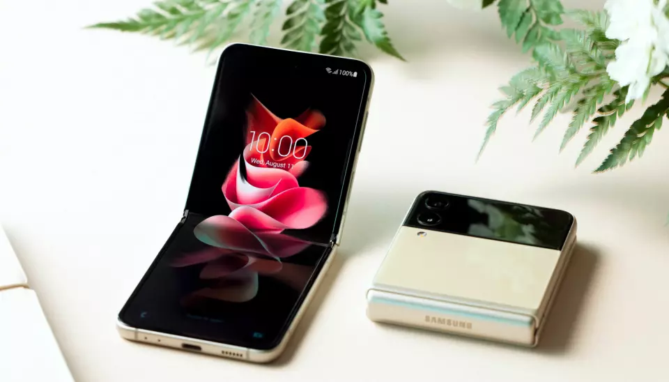 Brettbare mobiler blir en trend framover ifølge Elkjøps salgssjef for telekom, Stian Hoff. Her representert med Samsungs Flip Z 3. Foto: Samsung