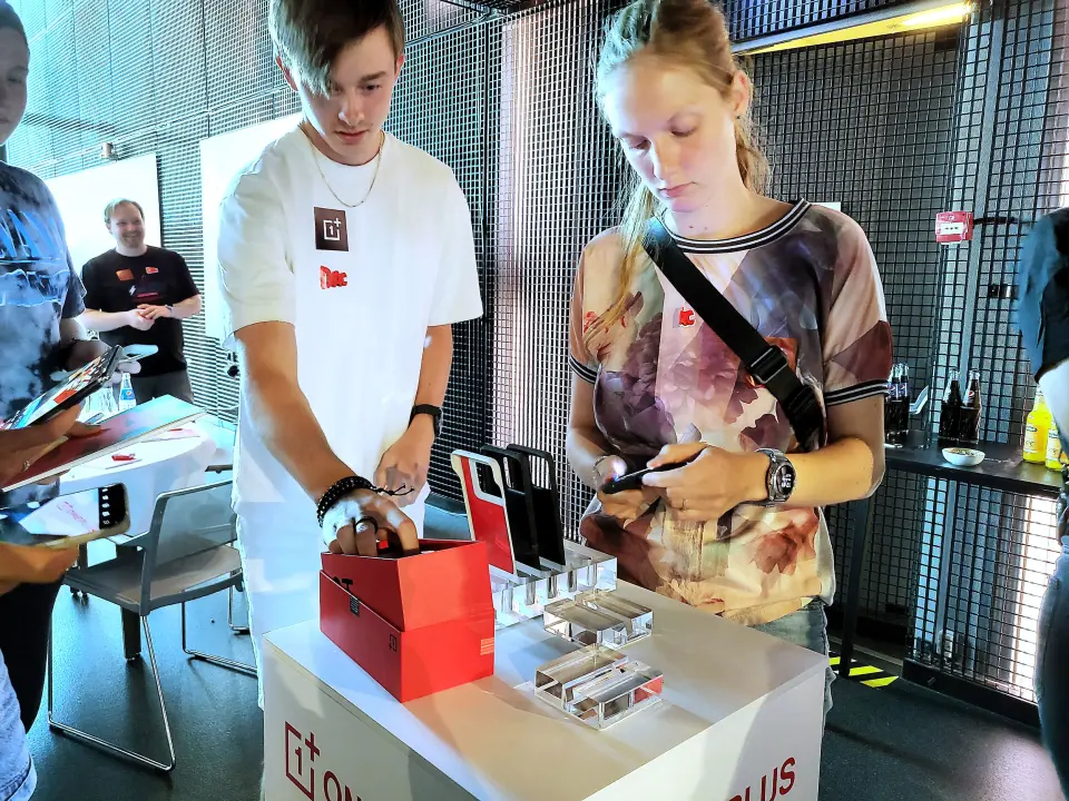 OnePlus hadde invitert medlemmer av sitt brukersamfunn til lanseringen. Foto: Marte Ottemo OnePlus hadde invitert medlemmer av sitt brukersamfunn til lanseringen. Foto: Marte Ottemo