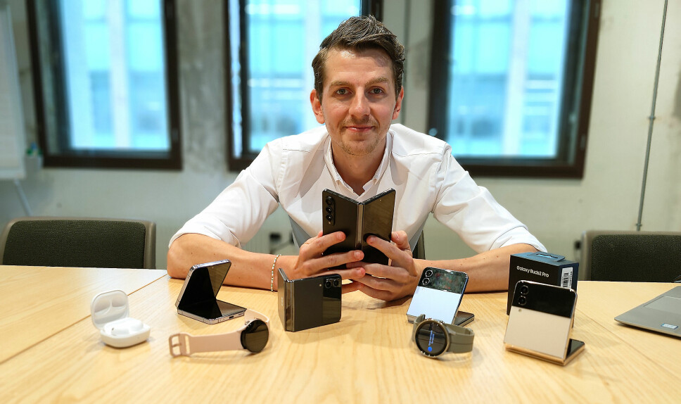 Petter Worum Daling i Samsung Norge med to nye Galaxy Z-modeller, smartklokkene Galaxy Watch5 og Galaxy Watch5 Pro og øreproppene Galaxy Buds2 Pro. Foto: Stian Sønsteng