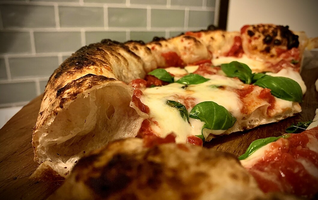 Enkle og klassiske Pizza Margherita har virkelig noe for seg, sier pizzaentusiasten i Vågå. Foto: Jørn Roger Hagen