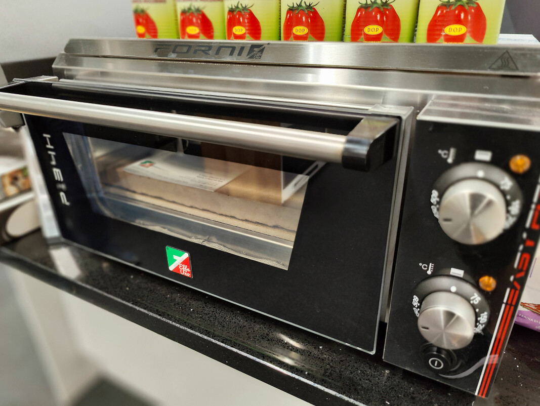 Ved Power Vågå selger de elektriske pizzaovner fra Effeuno. Modellen P134H 509 går til 509 grader, og koster 13.000 kroner. Foto: Stian Sønsteng