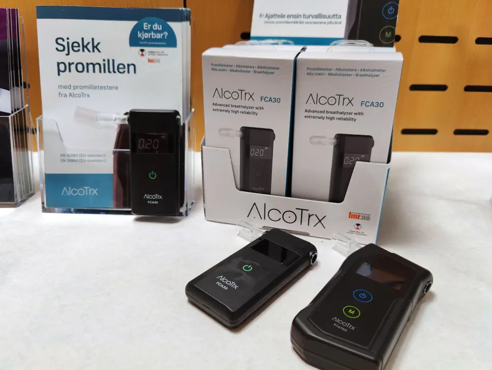 TT Micro selger promilletestere med varemerket AlcoTrx, og markedsfører disse i samarbeid med Forbundet mot rusgift og Motorførernes avholdsforbund. Priser: 800,- (FCA30) og 2.100,- (FCA Pro 100). Foto: Stian Sønsteng TT Micro selger promilletestere med varemerket AlcoTrx, og markedsfører disse i samarbeid med Forbundet mot rusgift og Motorførernes avholdsforbund. Priser: 800,- (FCA30) og 2.100,- (FCA Pro 100). Foto: Stian Sønsteng