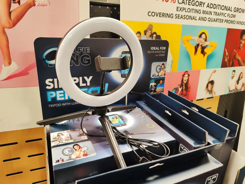 Selfie Ring er en tripod med led-lys fra Cellularline. Pris: 300,- Foto: Stian Sønsteng Selfie Ring er en tripod med led-lys fra Cellularline. Pris: 300,- Foto: Stian Sønsteng