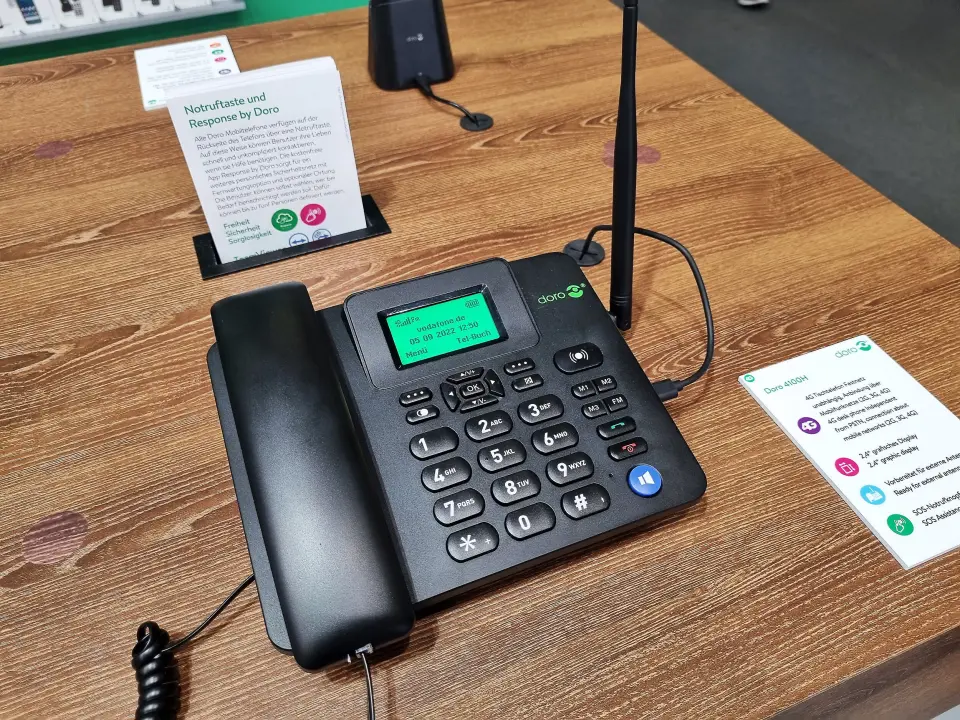 Den 4G-baserte bordtelefonen Doro 4100H har mulighet for å kople til ekstern antenne via coax-kabel. Foto: Jan Røsholm Den 4G-baserte bordtelefonen Doro 4100H har mulighet for å kople til ekstern antenne via coax-kabel. Foto: Jan Røsholm