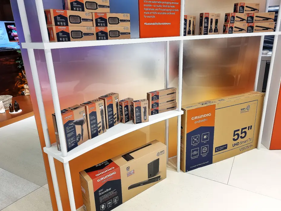De nye produktene fra Grundig har alle emballasje av resirkulert papp. Foto: Jan Røsholm De nye produktene fra Grundig har alle emballasje av resirkulert papp. Foto: Jan Røsholm