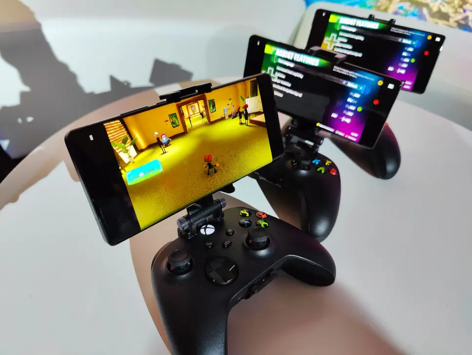 WiFi 6E-tilkoblingen på Motorola Edge 30 Ultra skal gi et nytt nivå strømmespilling med 100 spill direkte tilgjengelig via Xbox Game Pass6. Foto: Stian Sønsteng WiFi 6E-tilkoblingen på Motorola Edge 30 Ultra skal gi et nytt nivå strømmespilling med 100 spill direkte tilgjengelig via Xbox Game Pass6. Foto: Stian Sønsteng