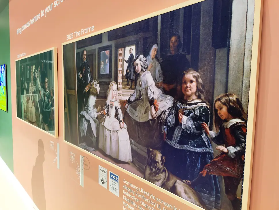 2022-generasjonen av Samsung The Frame har fått et nytt filter, som skal fjerne så godt som all refleksjon fra omgivelsene. Foto: Stian Sønsteng 2022-generasjonen av Samsung The Frame har fått et nytt filter, som skal fjerne så godt som all refleksjon fra omgivelsene. Foto: Stian Sønsteng