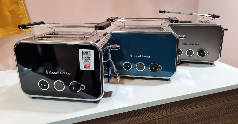 Den nye serien til Russel & Hobbs leveres i tre ulike farger. Foto: Jan Røsholm Den nye serien til Russel & Hobbs leveres i tre ulike farger. Foto: Jan Røsholm