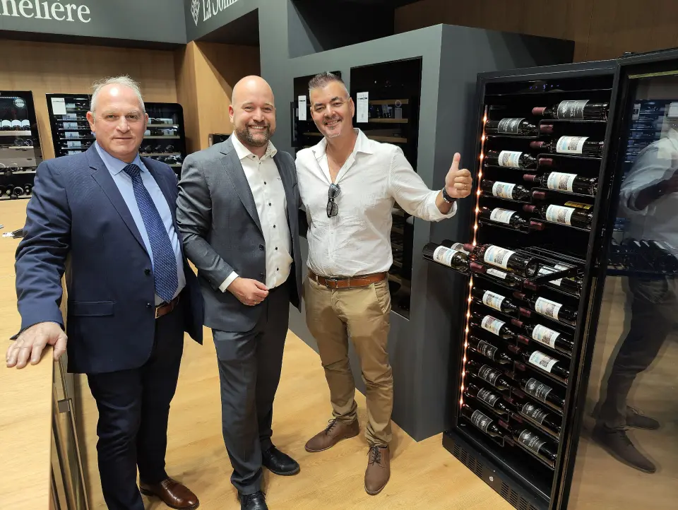 Armand Gustavson i Temptech (i midten) i samtale med Simon Lurie (t. v.) og Moshe Leybovitch fra Israel. Foto: Stian Sønsteng Armand Gustavson i Temptech (i midten) i samtale med Simon Lurie (t. v.) og Moshe Leybovitch fra Israel. Foto: Stian Sønsteng