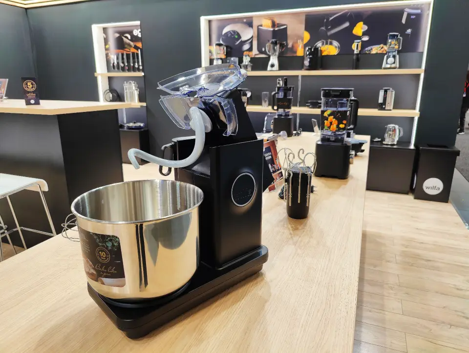 Bakemaskinen Probaker står sentralt plassert, og trekker ifølge Wilfa besøkende inn på utstillingsområdet på IFA. Foto: Stian Sønsteng Bakemaskinen Probaker står sentralt plassert, og trekker ifølge Wilfa besøkende inn på utstillingsområdet på IFA. Foto: Stian Sønsteng